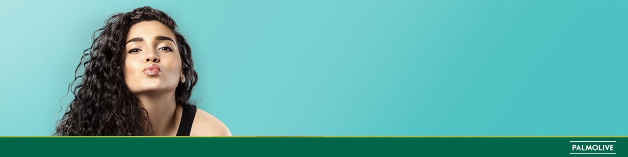 Mulher mandando beijo