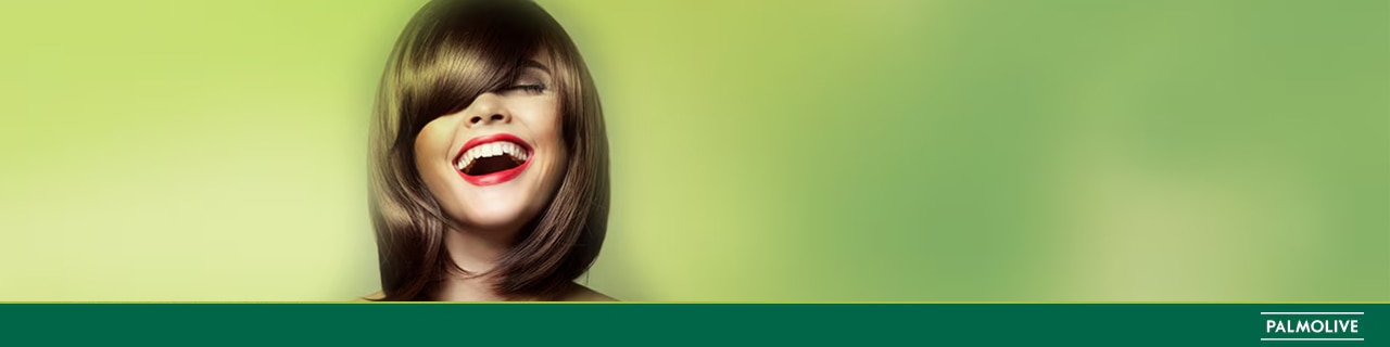 Mulher sonhando em como fazer escova no cabelo 